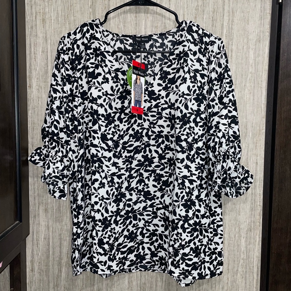New With Tags Well Worn Brand V Neck Blouse Ruffle Balloon Sleeve W/ Elastic Hem